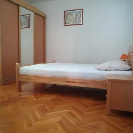 Apartman Veliki 2. Kat Appartamento *